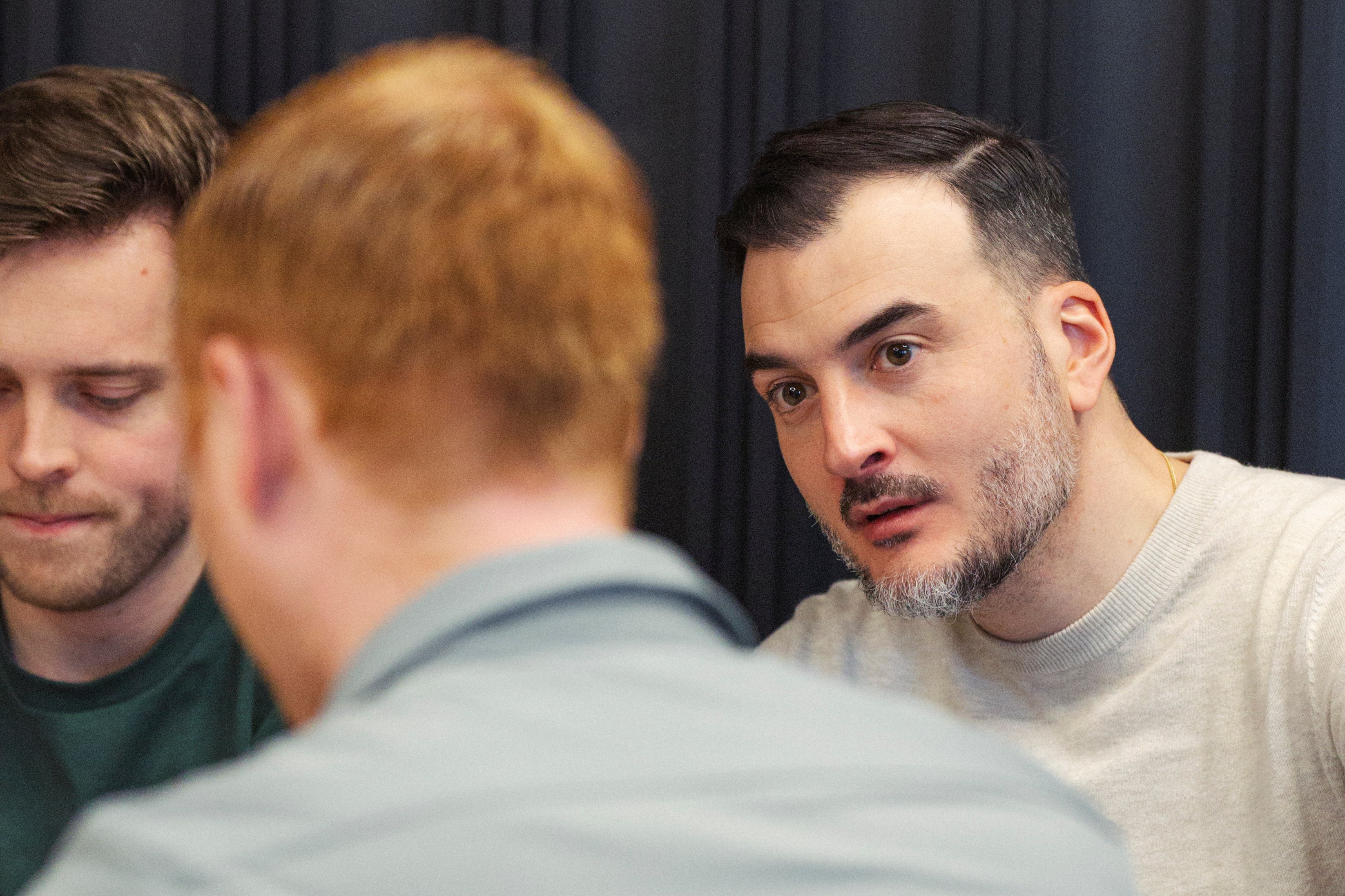 Coaching gesprek in boardroom setting