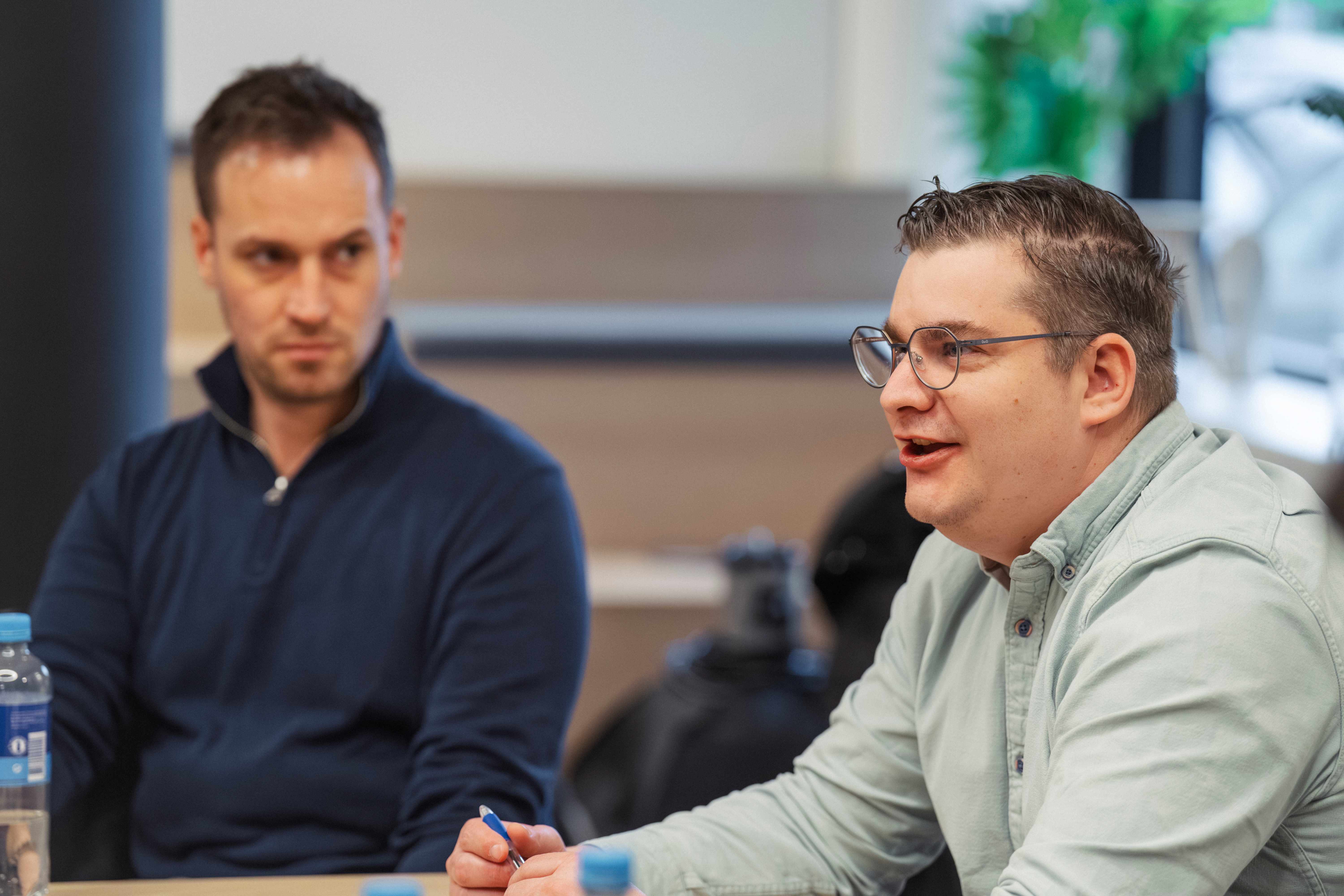 Intensieve gesprekken tijdens de fundament intensief - ondernemers in diepgaande discussie
